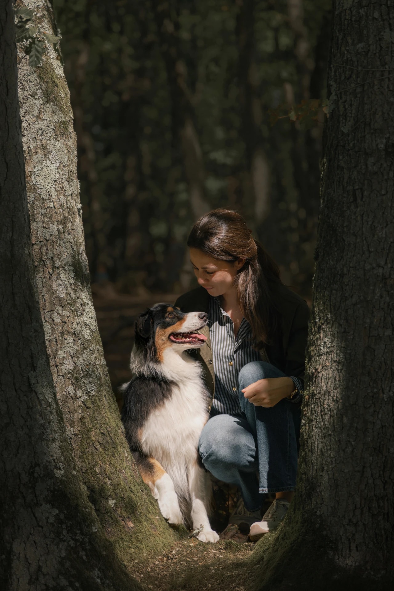 Amélie Branchat et son chien dans les bois